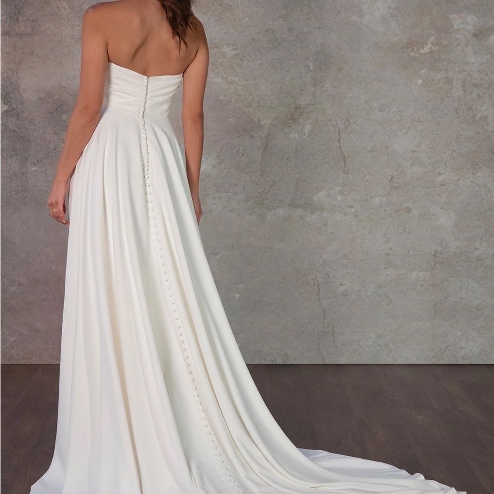 Chic Strapless White Dress